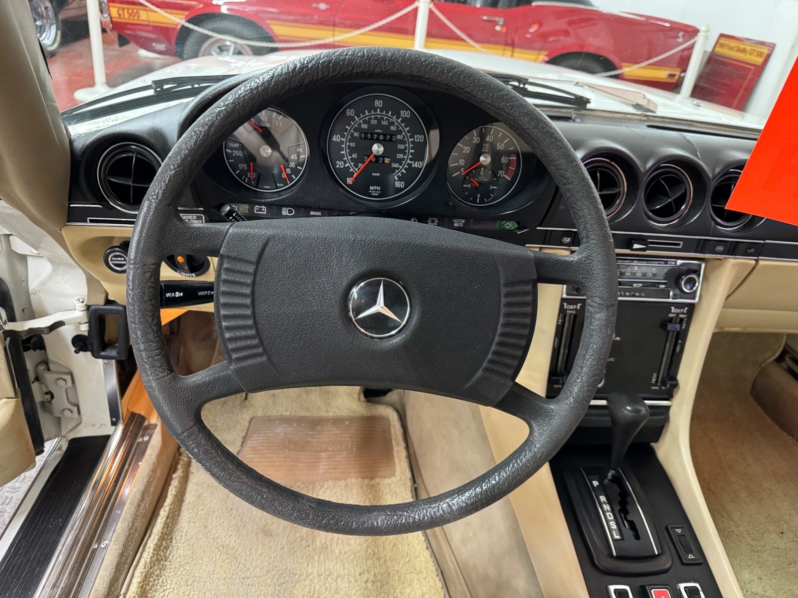 Mercedes-Benz-400-Series-1977-32