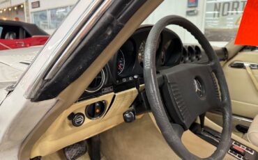 Mercedes-Benz-400-Series-1977-34