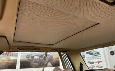 Mercedes-Benz-400-Series-1977-35