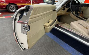 Mercedes-Benz-400-Series-1977-38