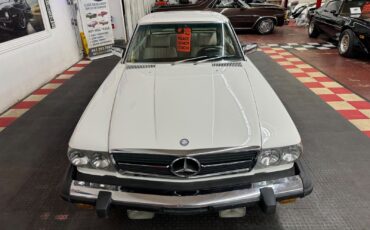 Mercedes-Benz-400-Series-1977-4
