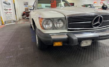 Mercedes-Benz-400-Series-1977-7