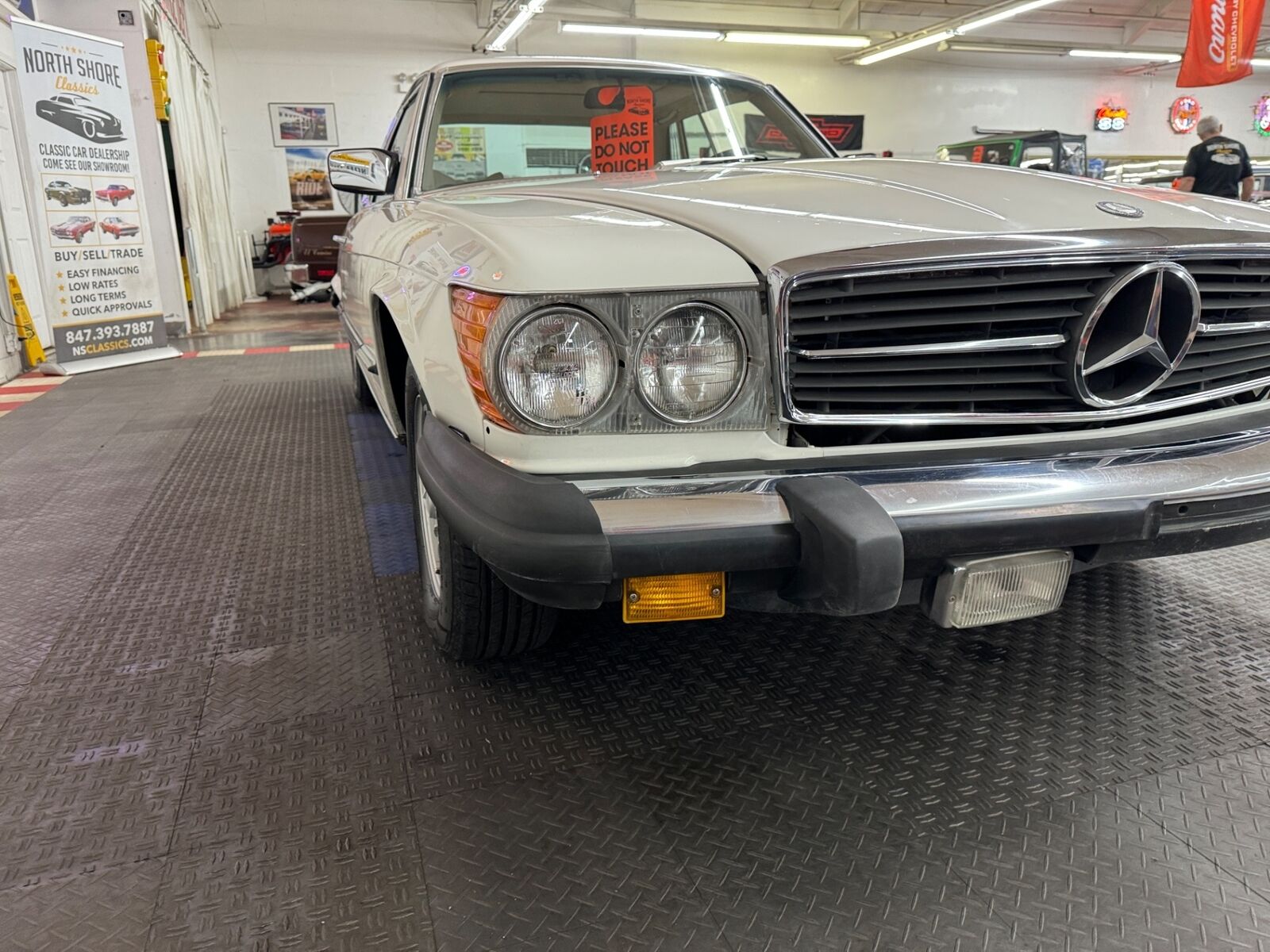 Mercedes-Benz-400-Series-1977-7