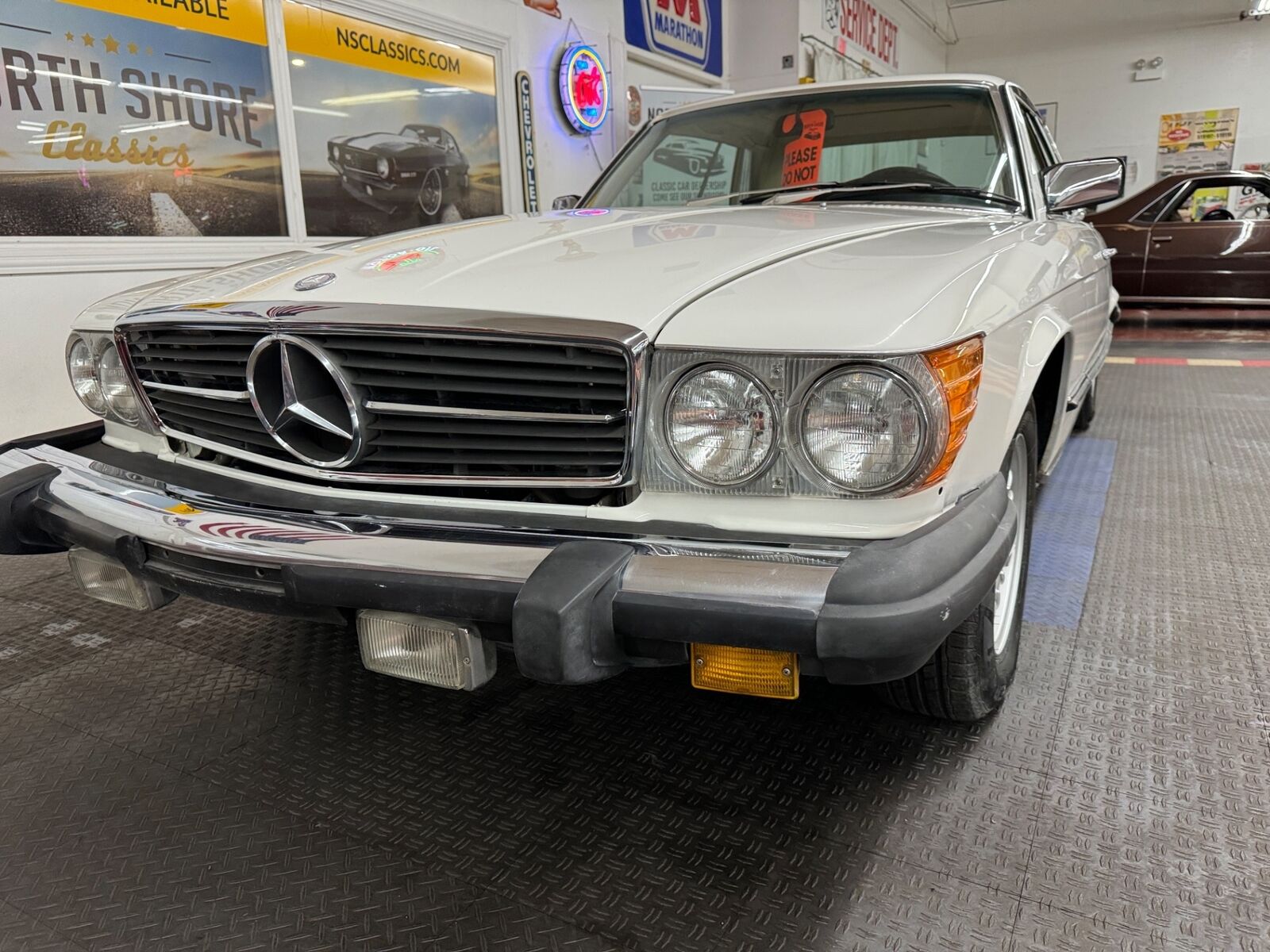 Mercedes-Benz-400-Series-1977-8