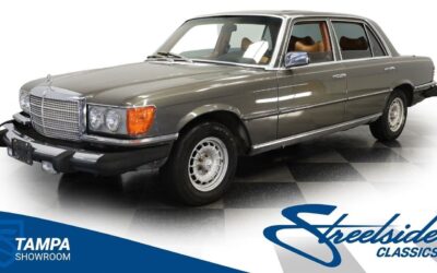 Mercedes-Benz 400-Series 1979 Sedan