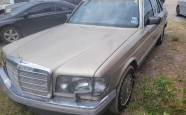 Mercedes-Benz-400-Series-1987-Sedan-1