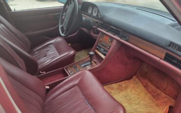 Mercedes-Benz-400-Series-1987-Sedan-10