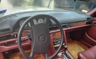 Mercedes-Benz-400-Series-1987-Sedan-11