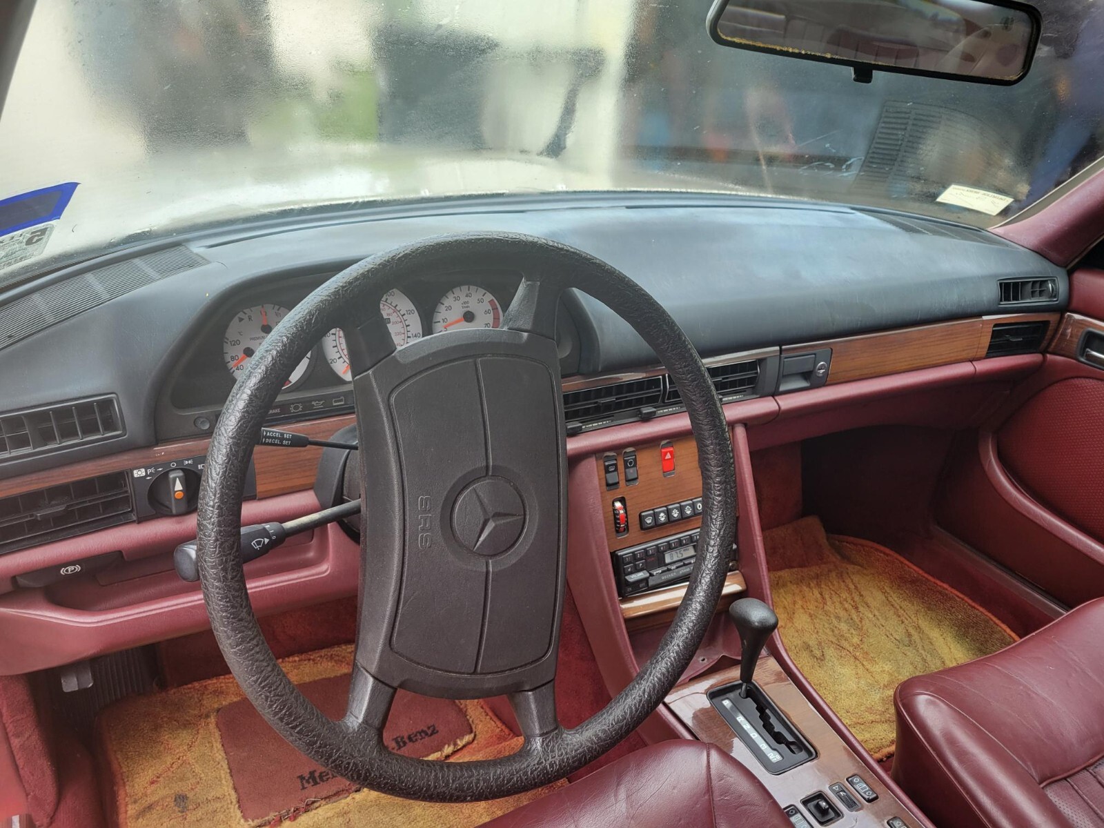 Mercedes-Benz-400-Series-1987-Sedan-11