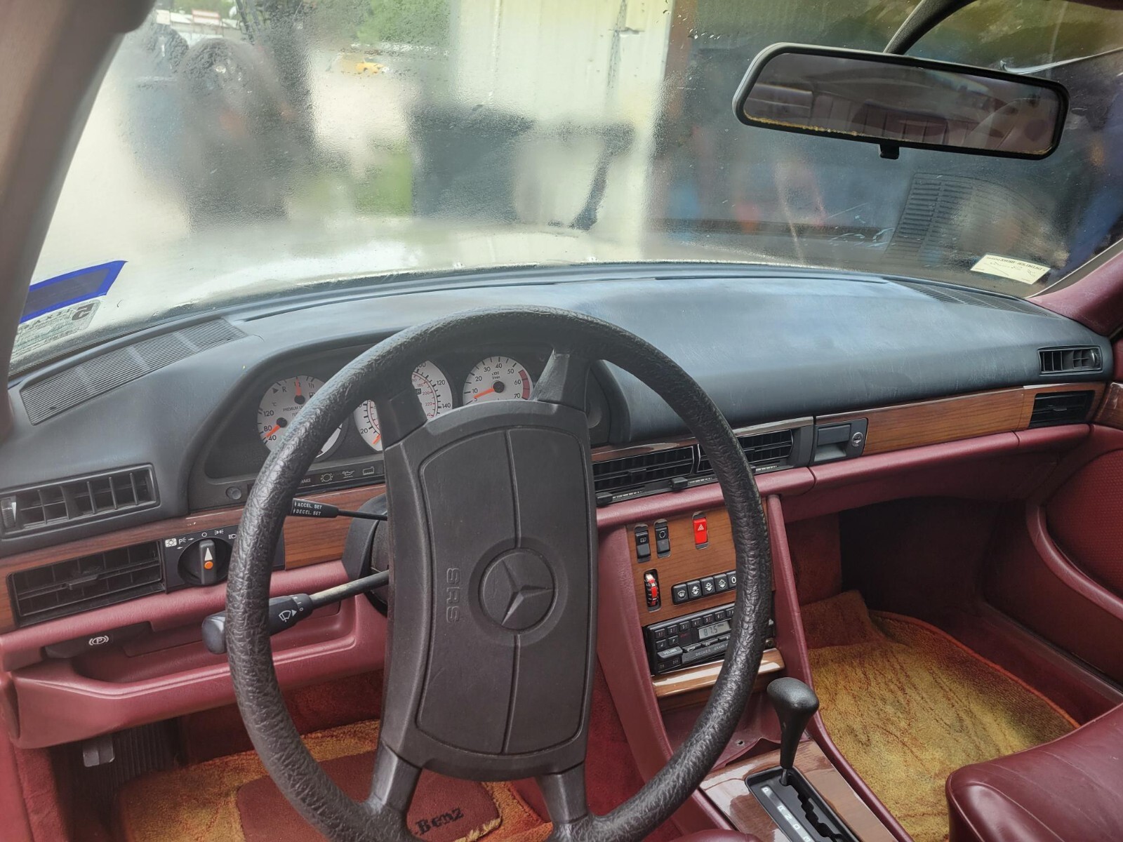 Mercedes-Benz-400-Series-1987-Sedan-6