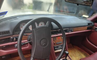 Mercedes-Benz-400-Series-1987-Sedan-7