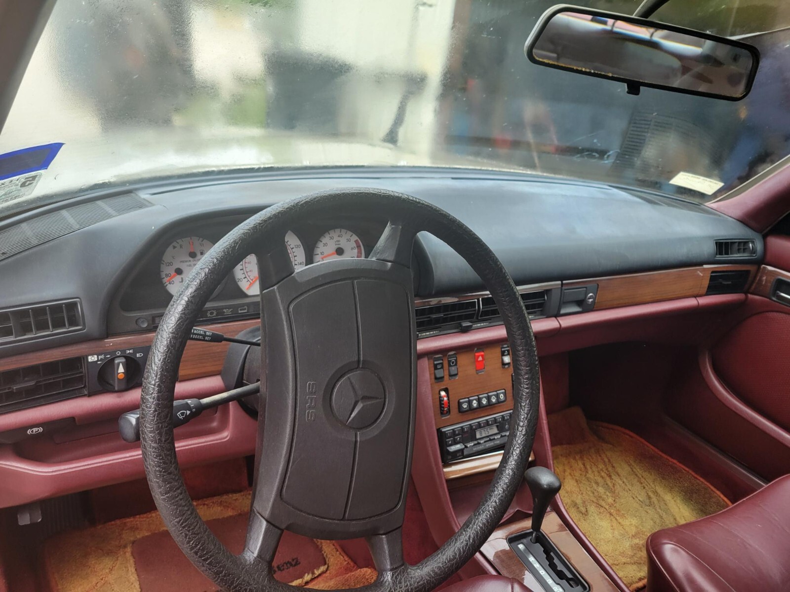 Mercedes-Benz-400-Series-1987-Sedan-7