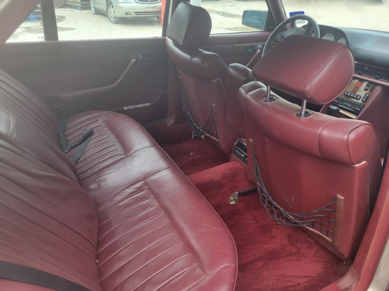 Mercedes-Benz-400-Series-1987-Sedan-8