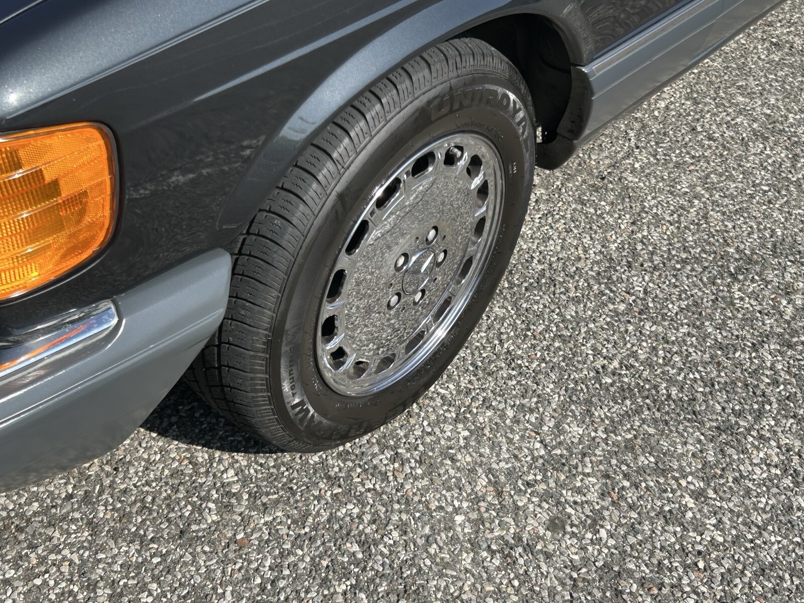 Mercedes-Benz-400-Series-1989-12