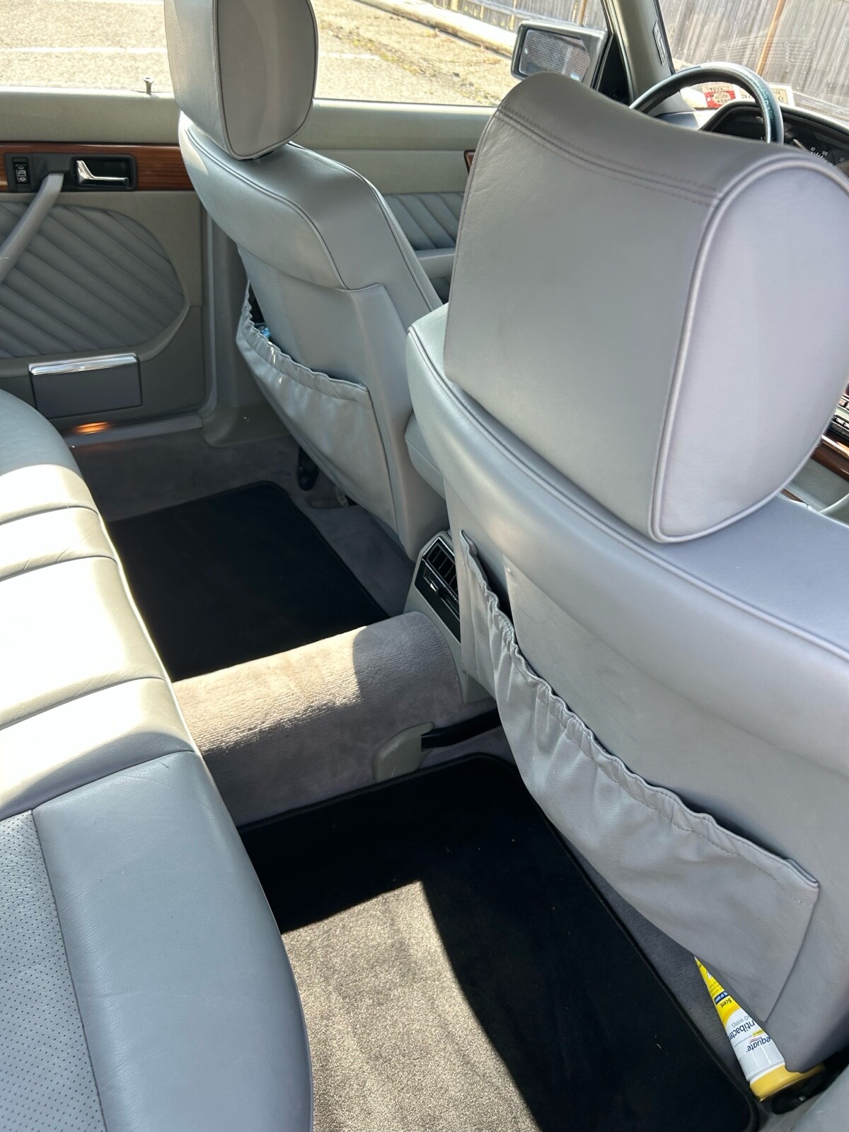 Mercedes-Benz-400-Series-1989-17