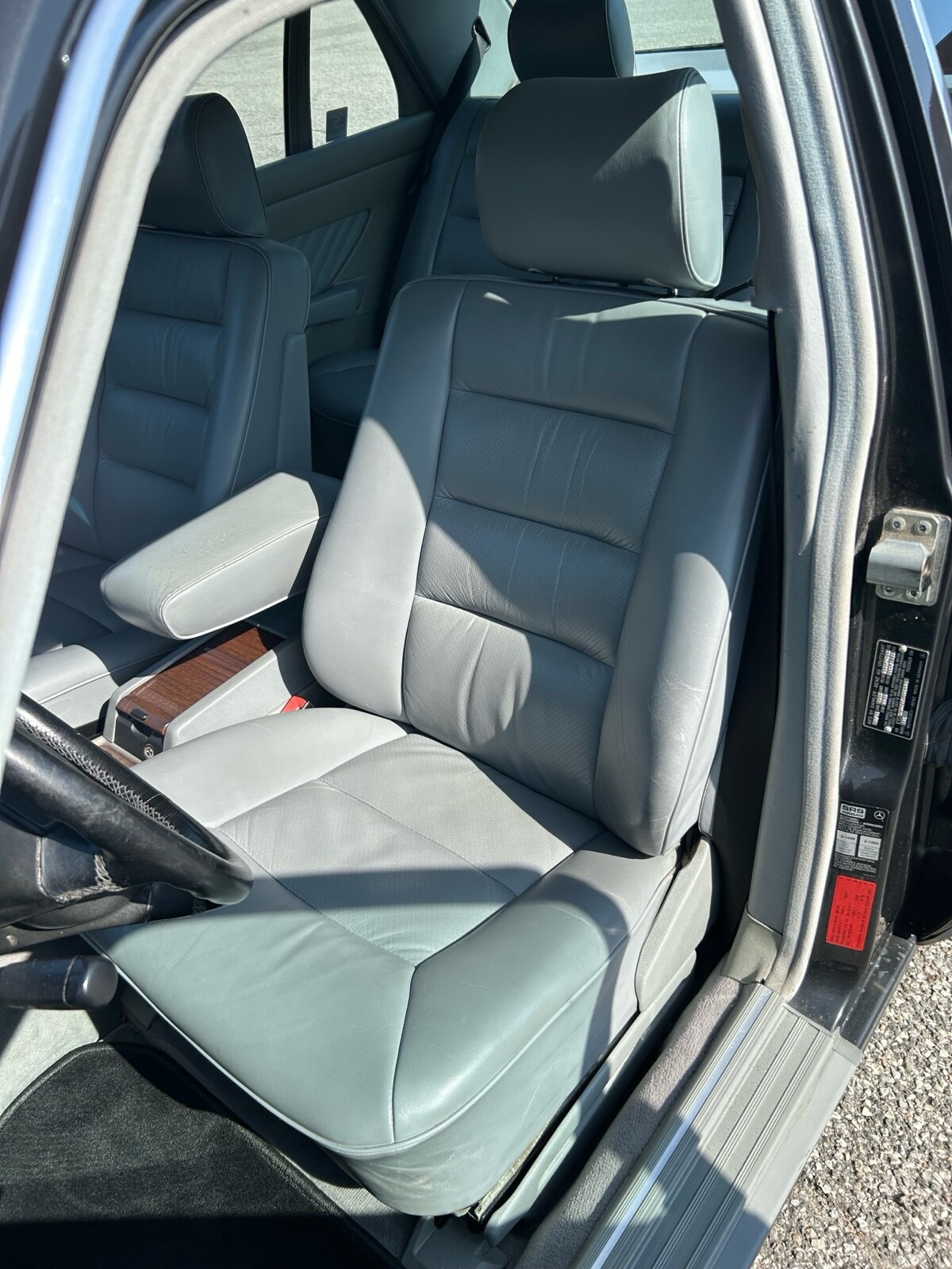 Mercedes-Benz-400-Series-1989-20