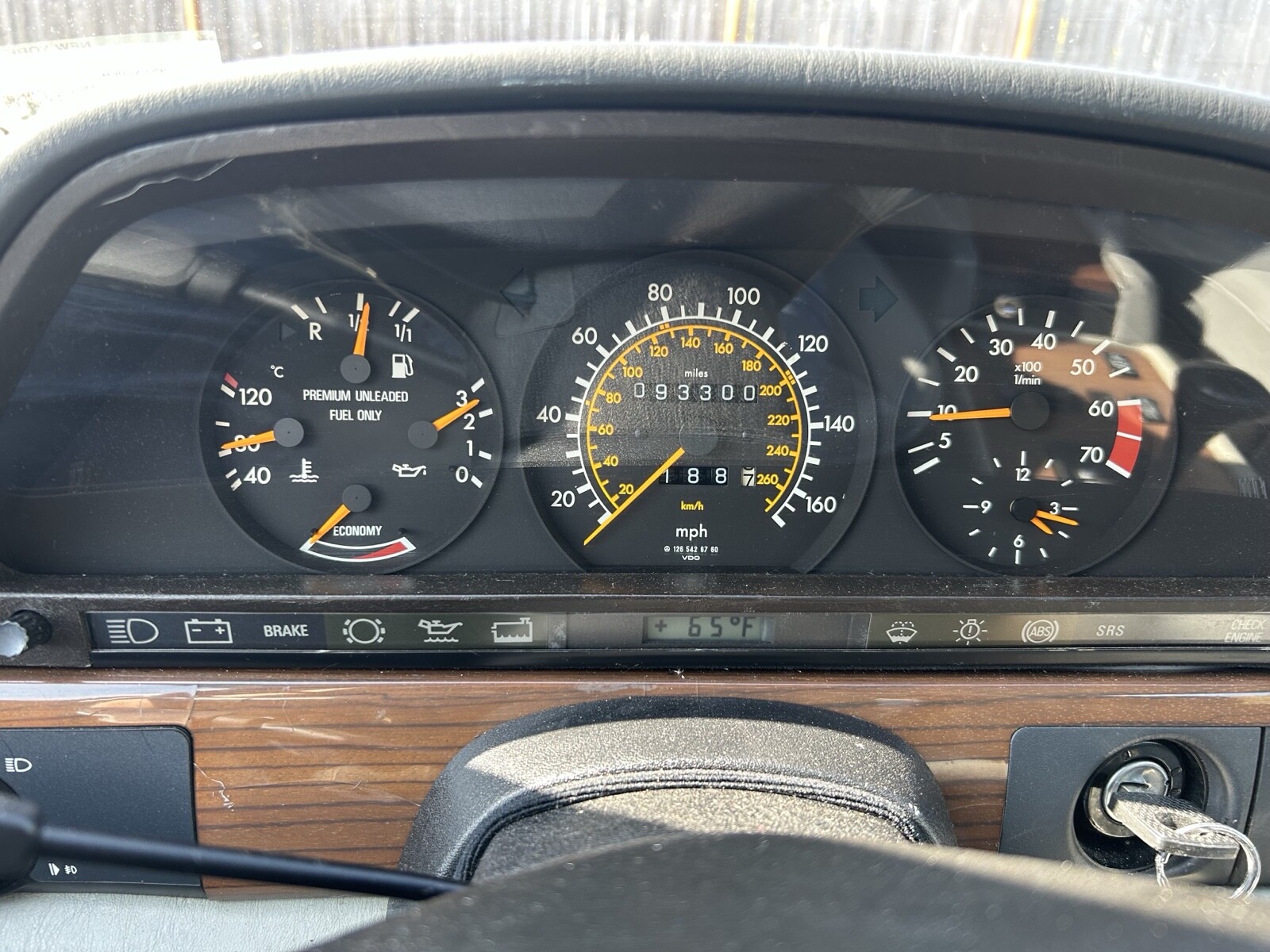 Mercedes-Benz-400-Series-1989-23