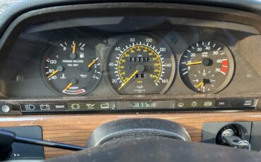 Mercedes-Benz-400-Series-1989-26