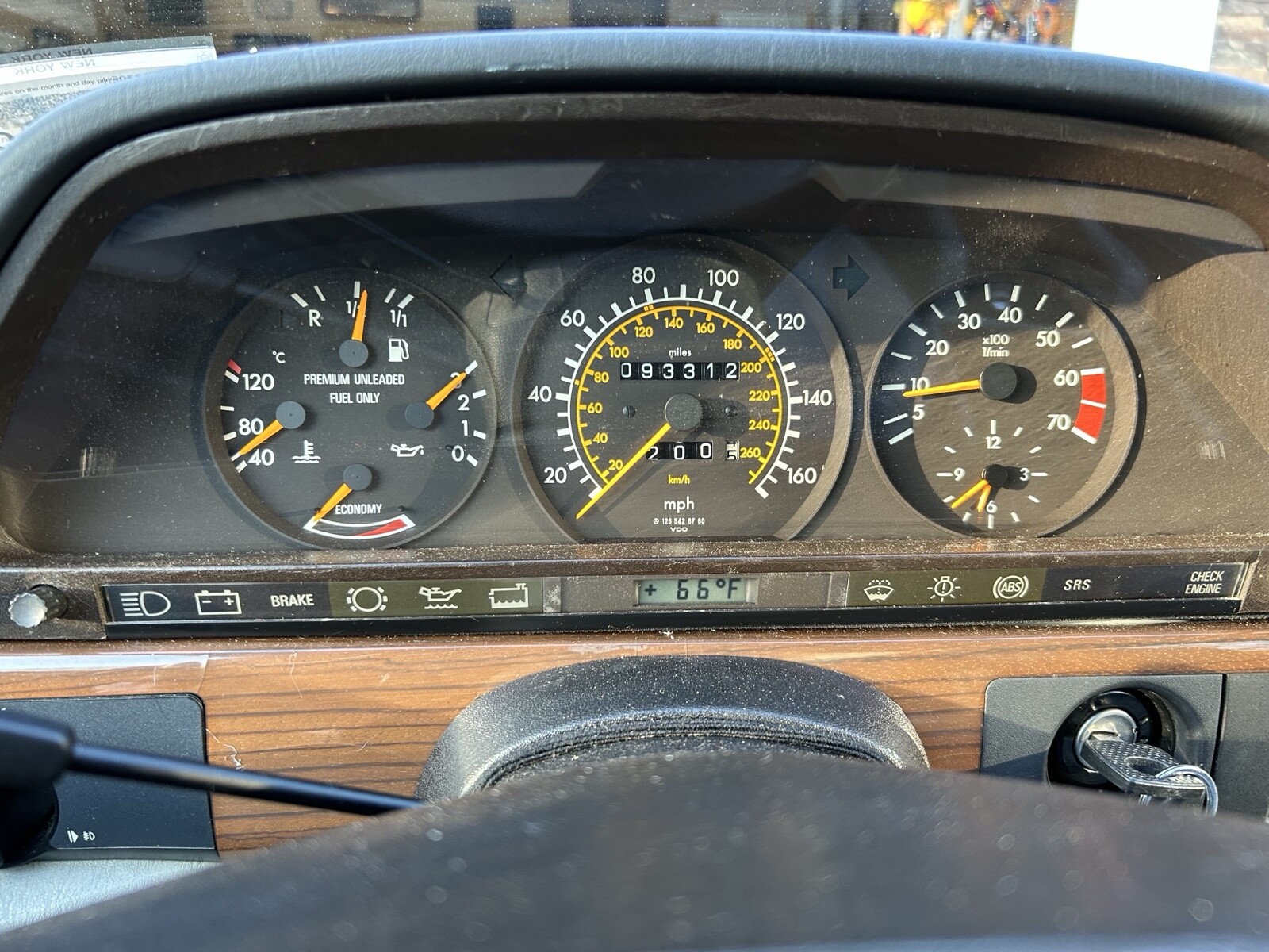 Mercedes-Benz-400-Series-1989-26