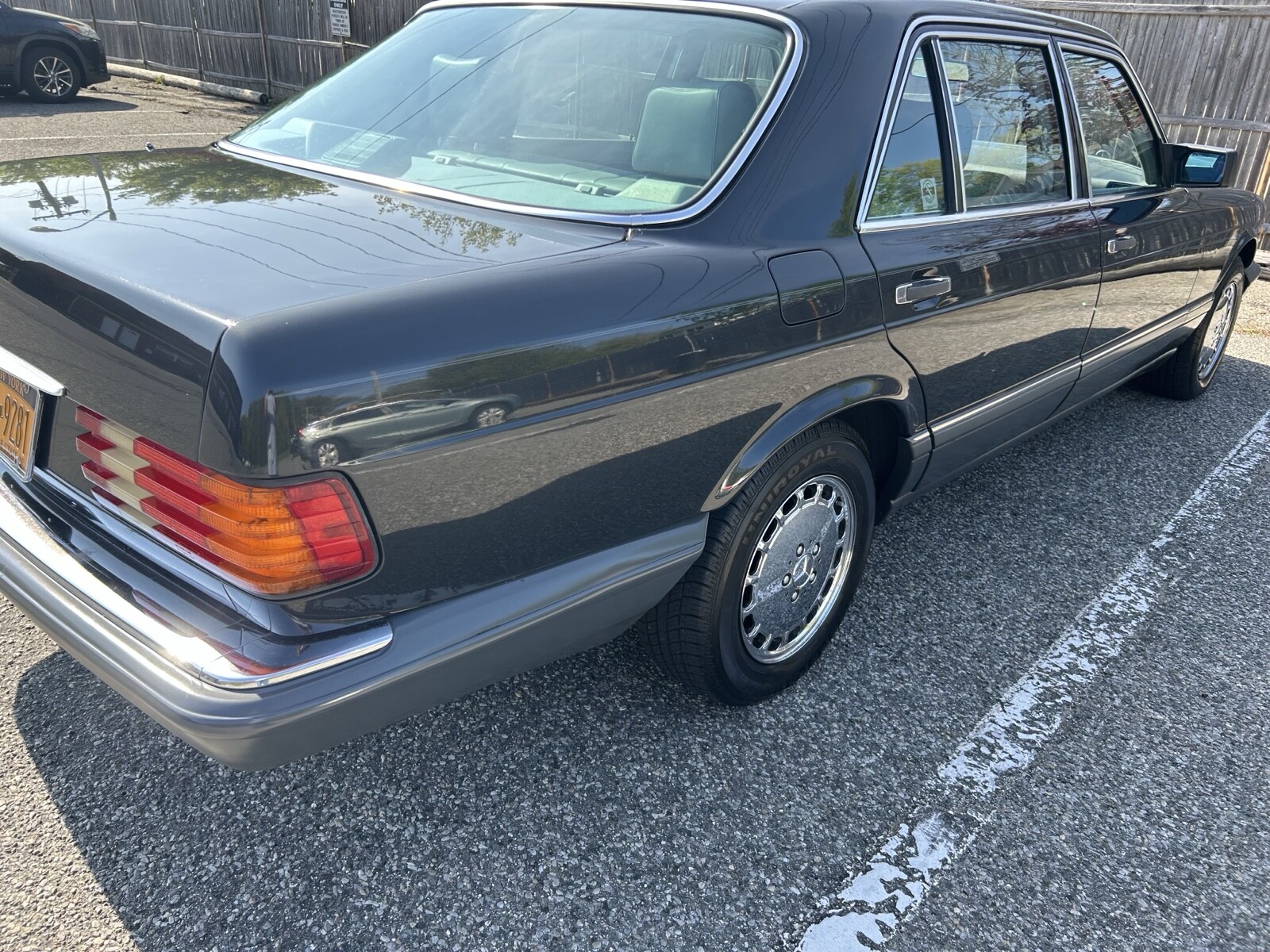 Mercedes-Benz-400-Series-1989-7