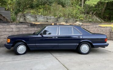 Mercedes-Benz-400-Series-1990-11