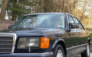 Mercedes-Benz-400-Series-1990-13
