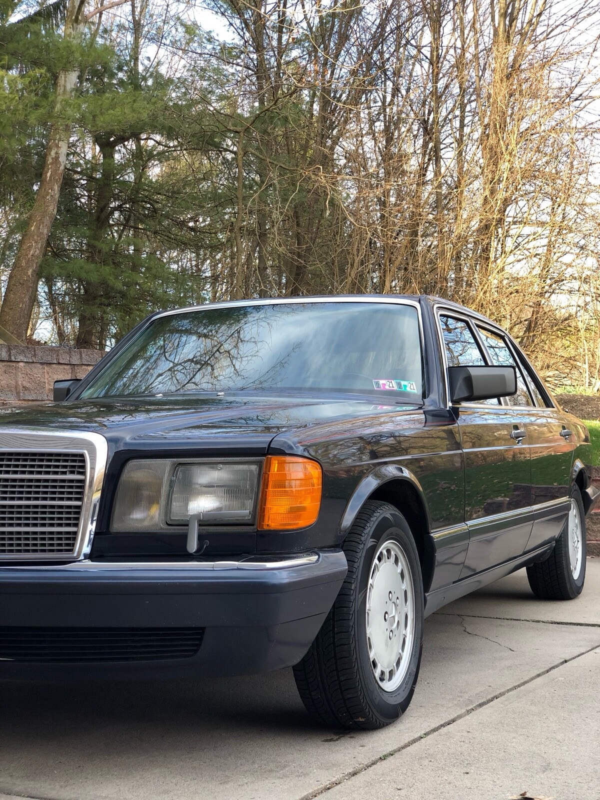 Mercedes-Benz-400-Series-1990-13