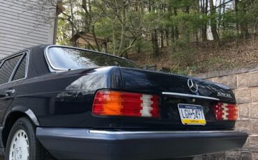 Mercedes-Benz-400-Series-1990-14