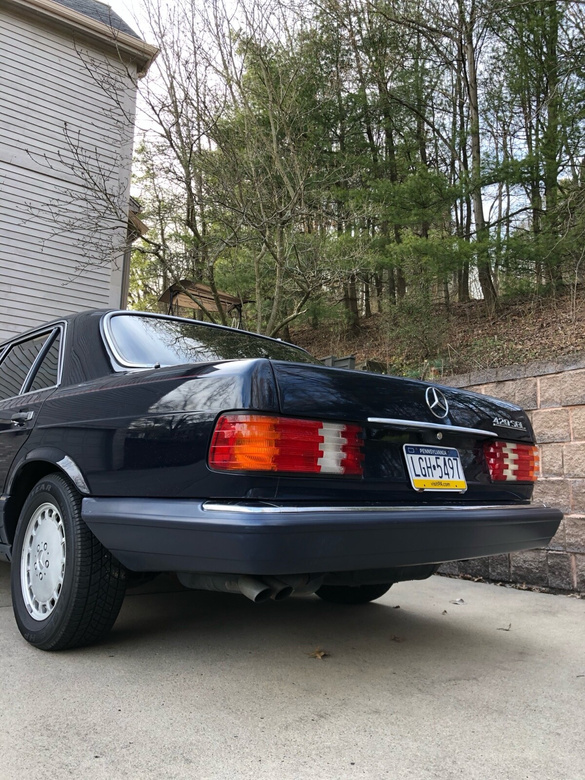 Mercedes-Benz-400-Series-1990-14