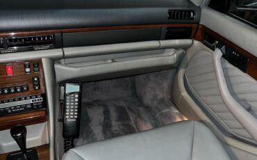 Mercedes-Benz-400-Series-1990-17