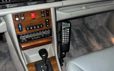 Mercedes-Benz-400-Series-1990-18