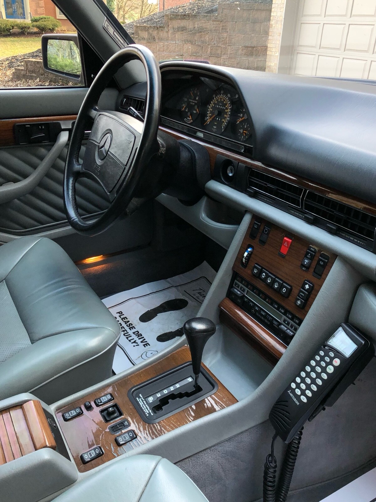 Mercedes-Benz-400-Series-1990-22