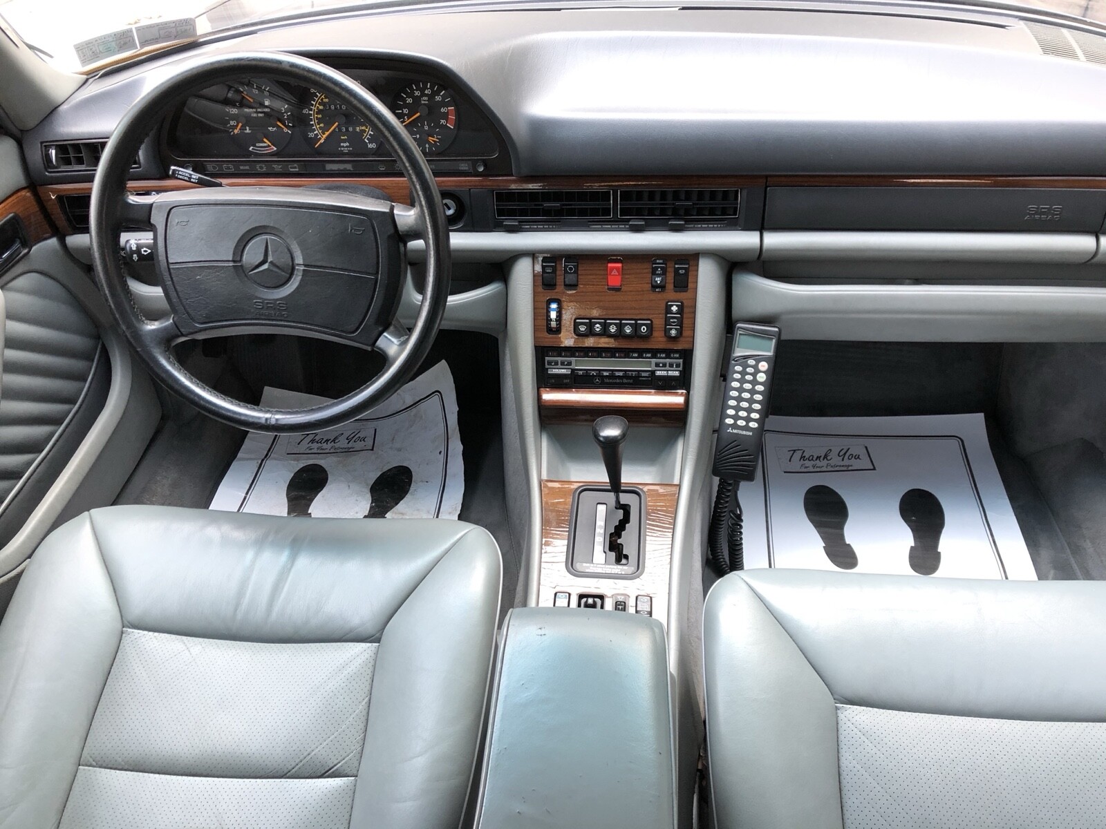Mercedes-Benz-400-Series-1990-23