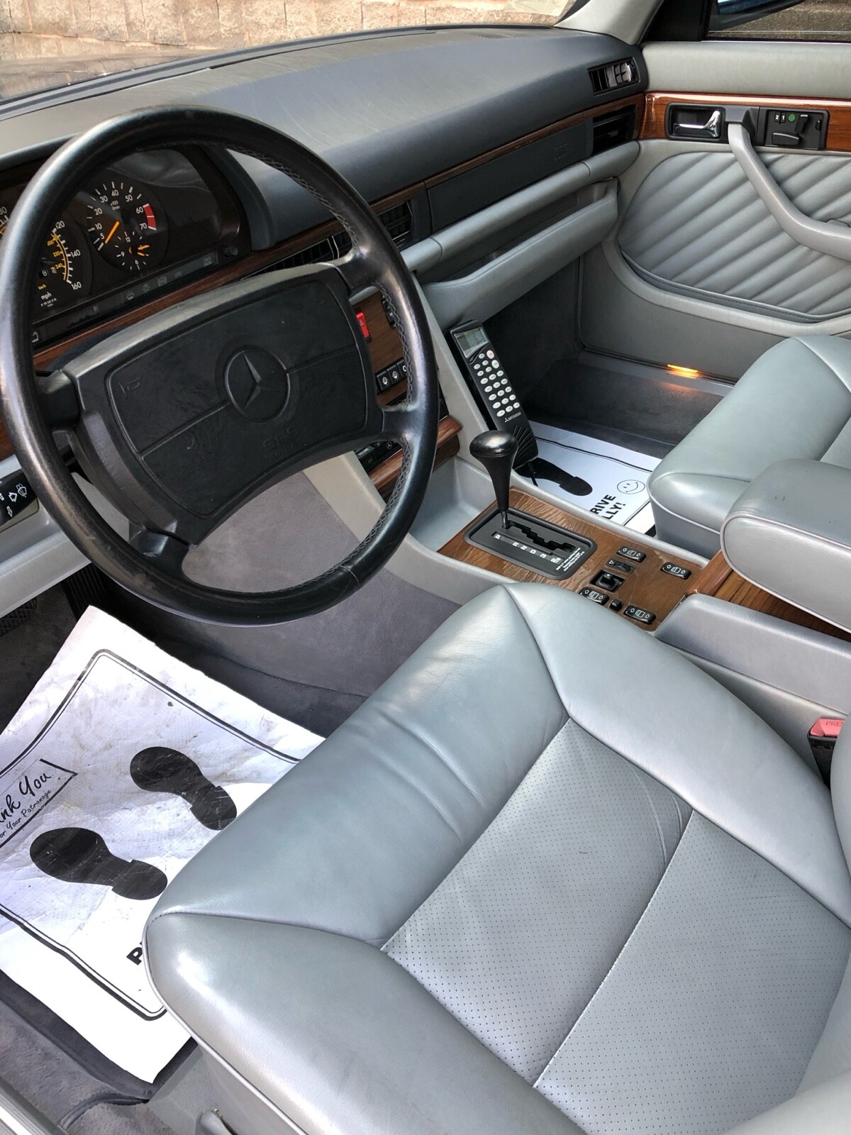 Mercedes-Benz-400-Series-1990-24