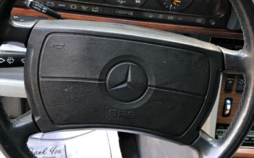 Mercedes-Benz-400-Series-1990-25