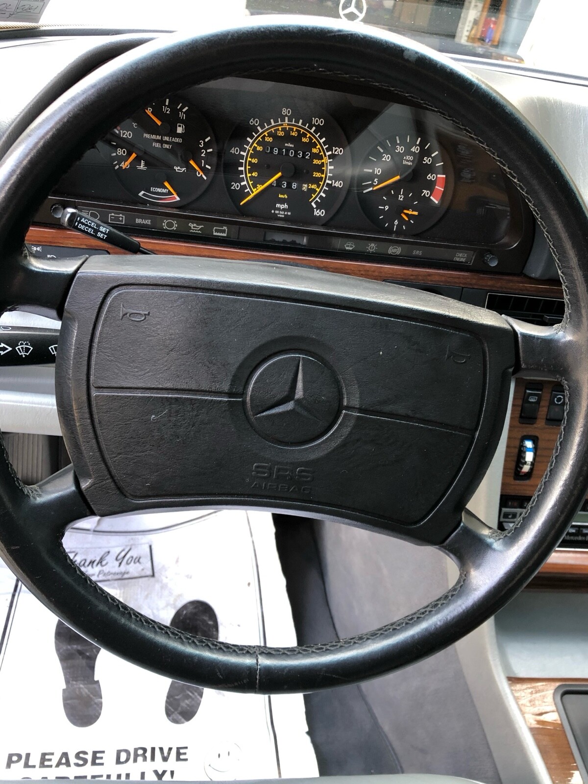 Mercedes-Benz-400-Series-1990-25