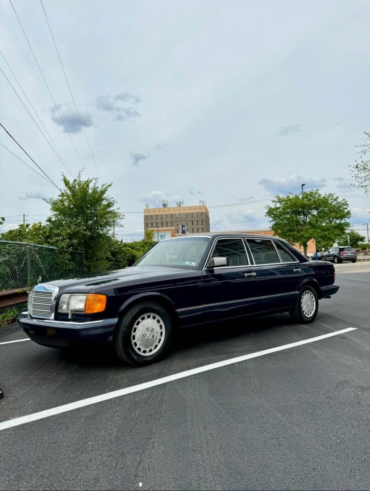 Mercedes-Benz-400-Series-1990-4