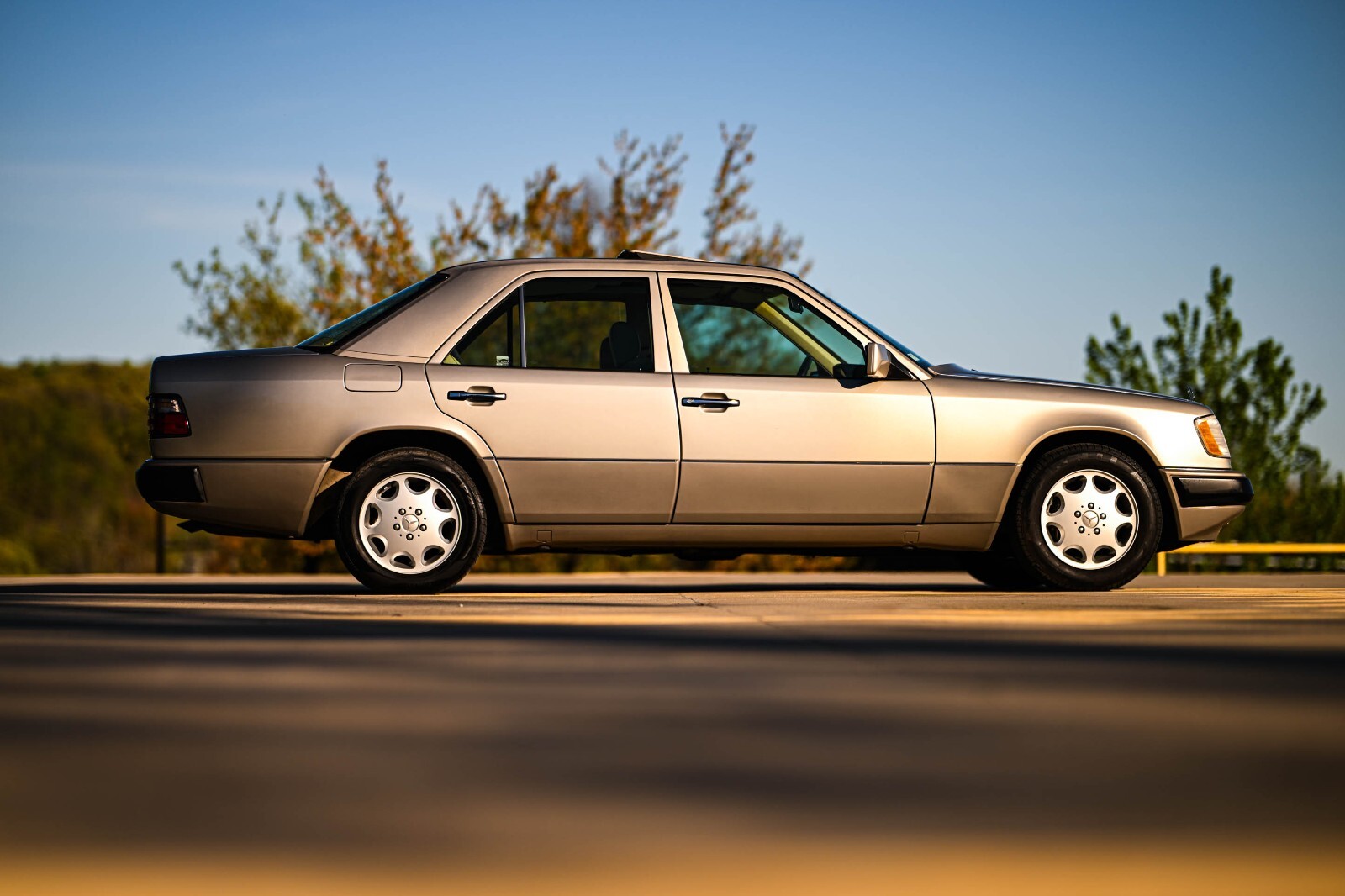 Mercedes-Benz-400-Series-1993-Sedan-10
