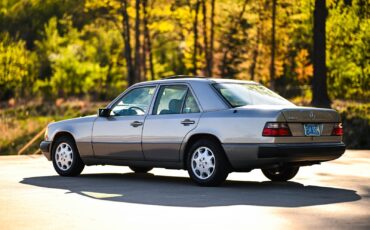 Mercedes-Benz-400-Series-1993-Sedan-12