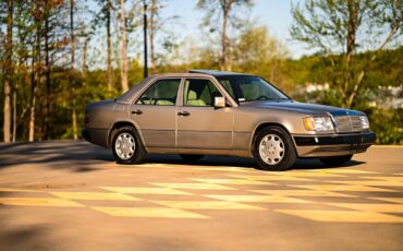 Mercedes-Benz-400-Series-1993-Sedan-13