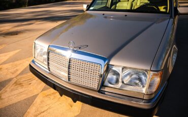 Mercedes-Benz-400-Series-1993-Sedan-15