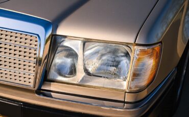 Mercedes-Benz-400-Series-1993-Sedan-16
