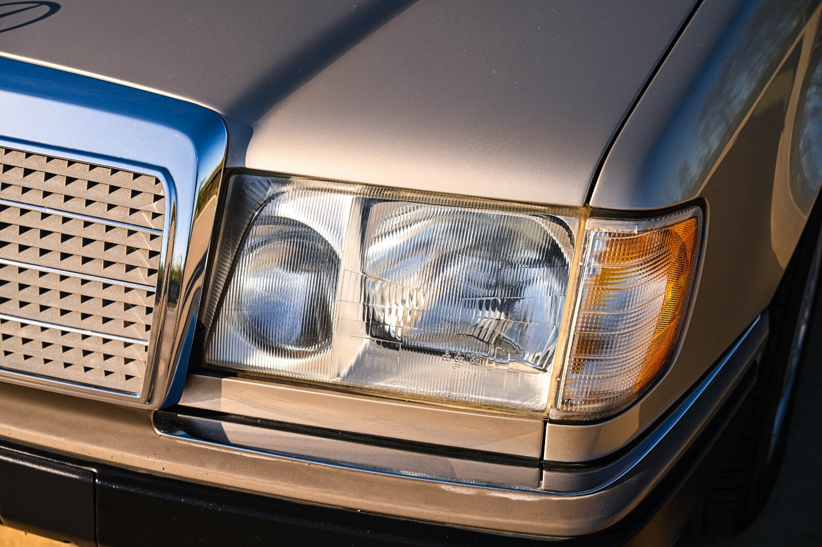 Mercedes-Benz-400-Series-1993-Sedan-16