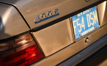 Mercedes-Benz-400-Series-1993-Sedan-19