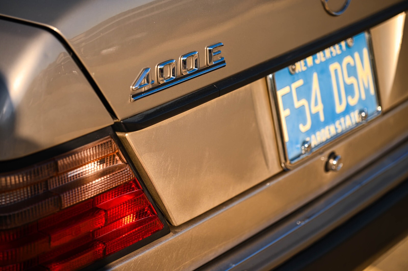 Mercedes-Benz-400-Series-1993-Sedan-19
