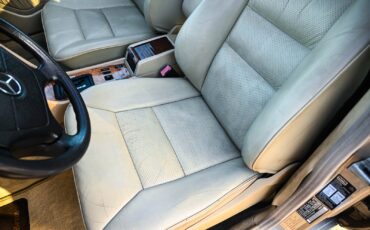 Mercedes-Benz-400-Series-1993-Sedan-25