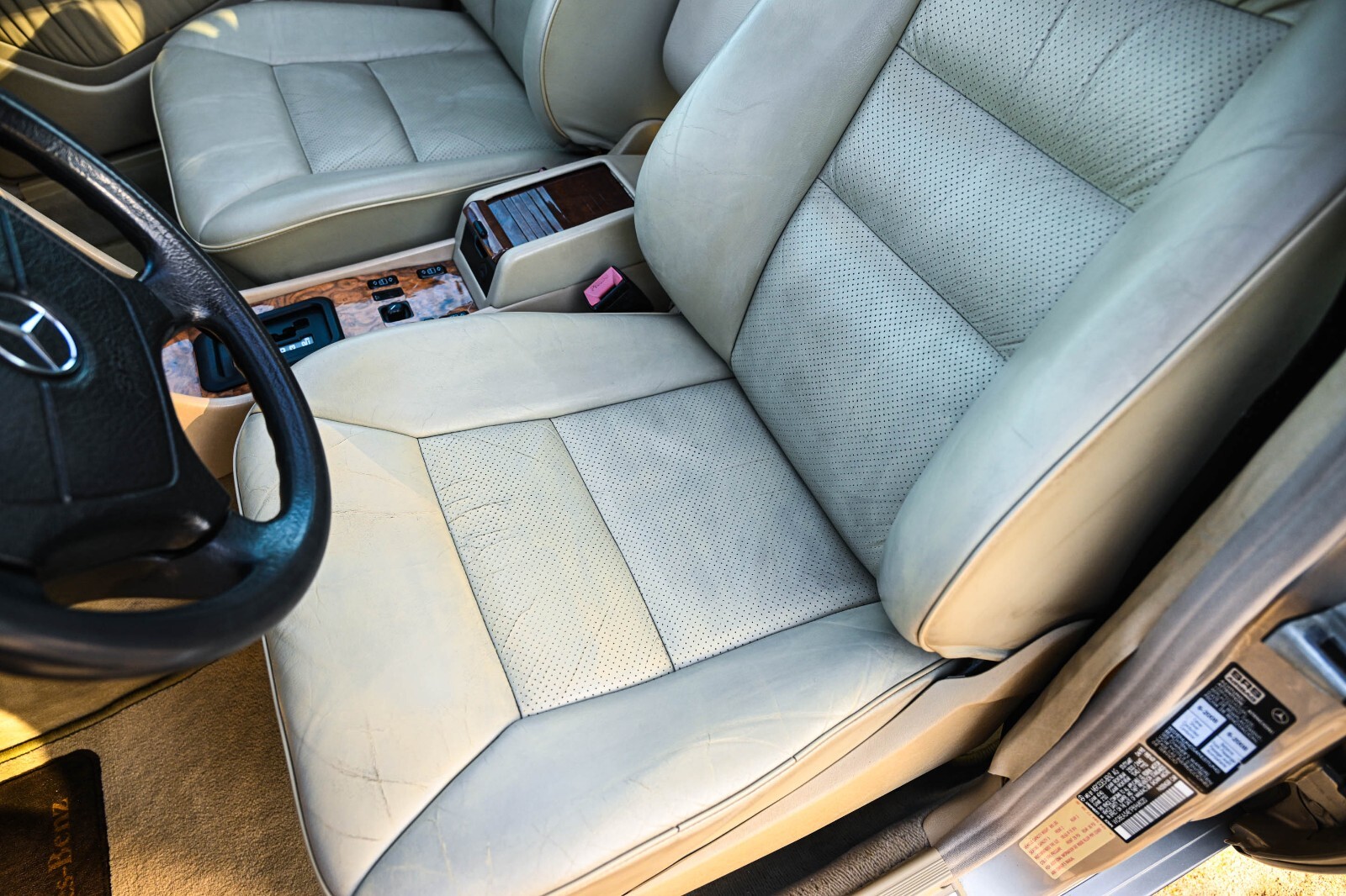 Mercedes-Benz-400-Series-1993-Sedan-25