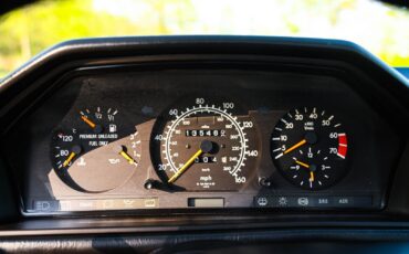 Mercedes-Benz-400-Series-1993-Sedan-28