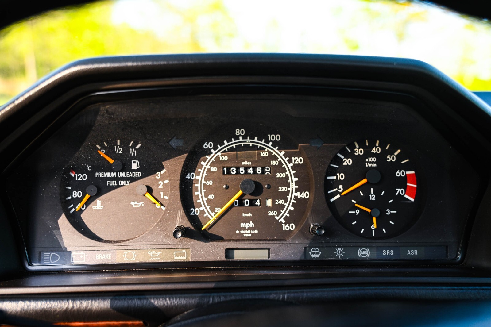 Mercedes-Benz-400-Series-1993-Sedan-28