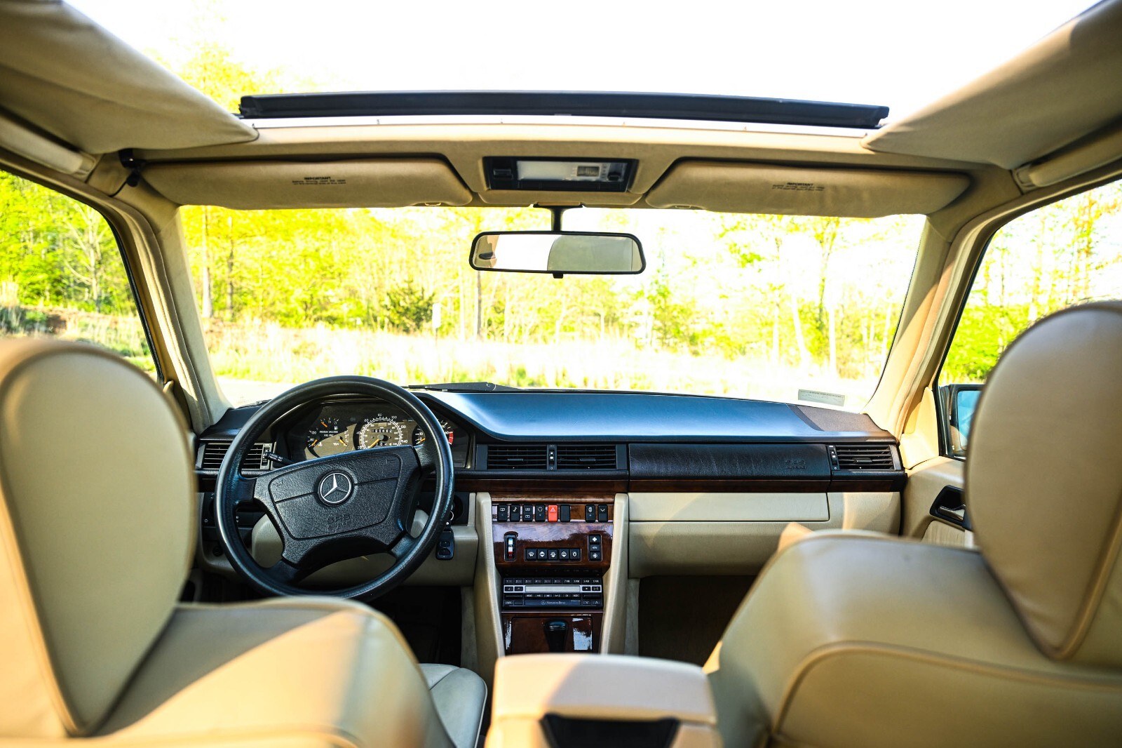 Mercedes-Benz-400-Series-1993-Sedan-29